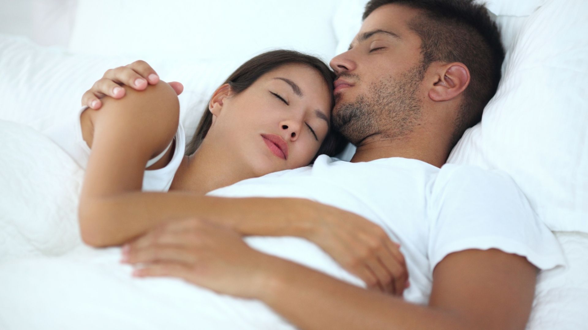 Women in stable relationships have better quality sleep than singles